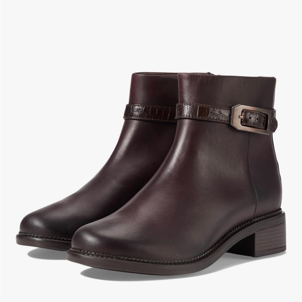 Clark’s Elegant Size 11 Ankle Boots dark burgundy  (look brown in‎ some lights)
